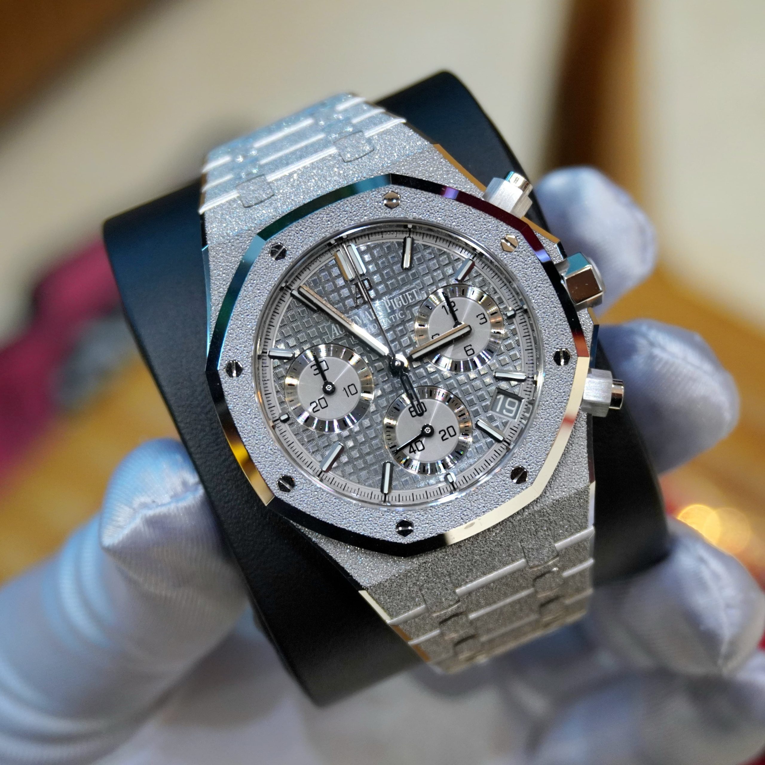 Pre-owned Audemars Piguet Royal Oak Frosted Gold Chronograph White Gold Limited Edition 26239BC.GG.1224BC.01