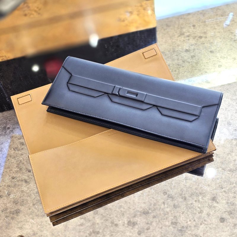 Pre-Owned Hermes Shadow Clutch Veau Swift Noir Black