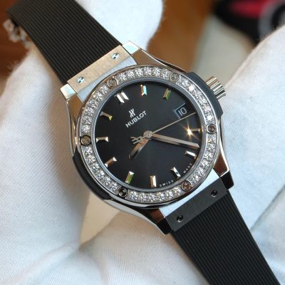 Pre-Owned Hublot Classic Fusion Titanium Black Dial Diamond Bezel 33mm 581.NX.1470.RX.1104