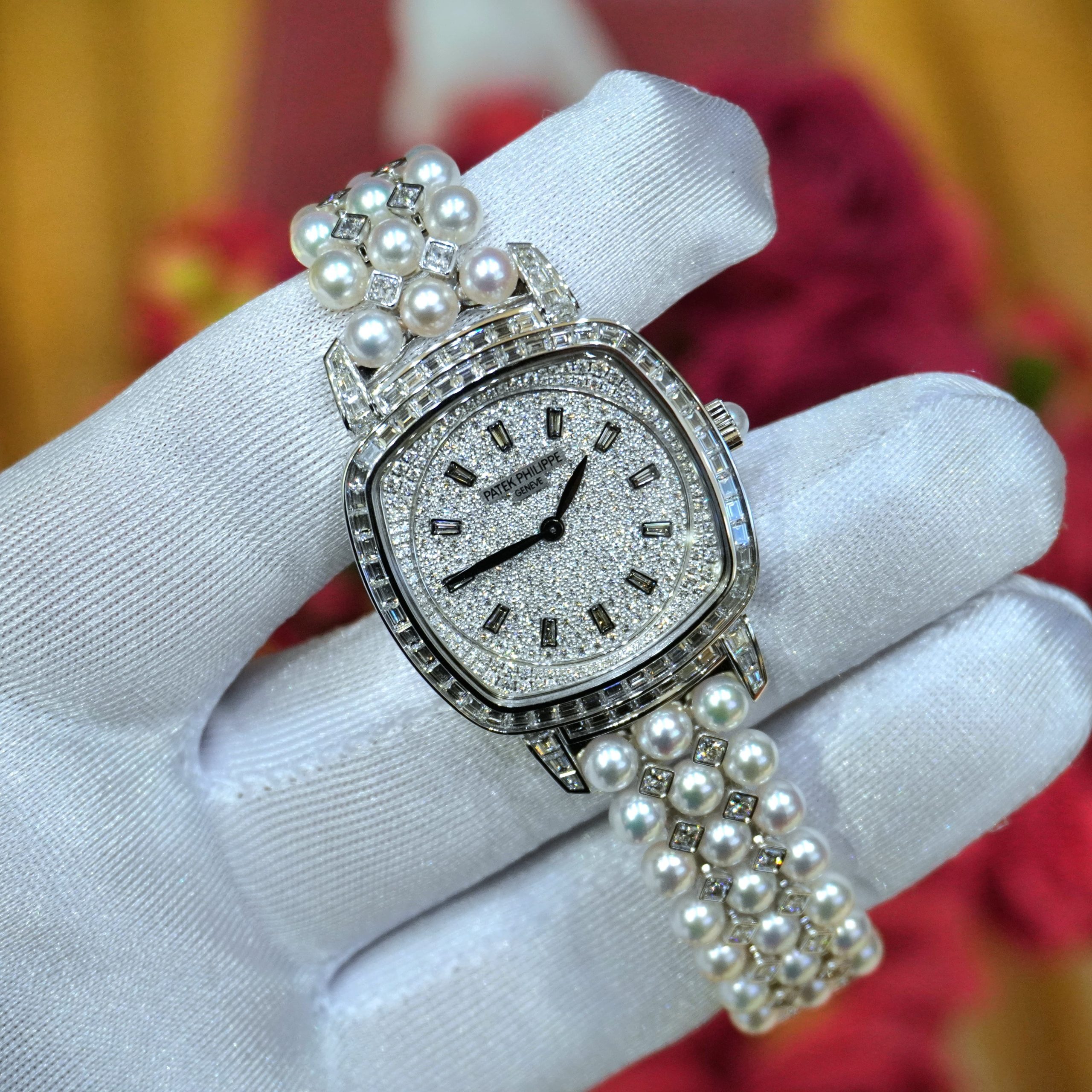 Pre-Owned Patek Philippe Gondolo Haute Joaillerie White Gold 32mm 7042-100G-010
