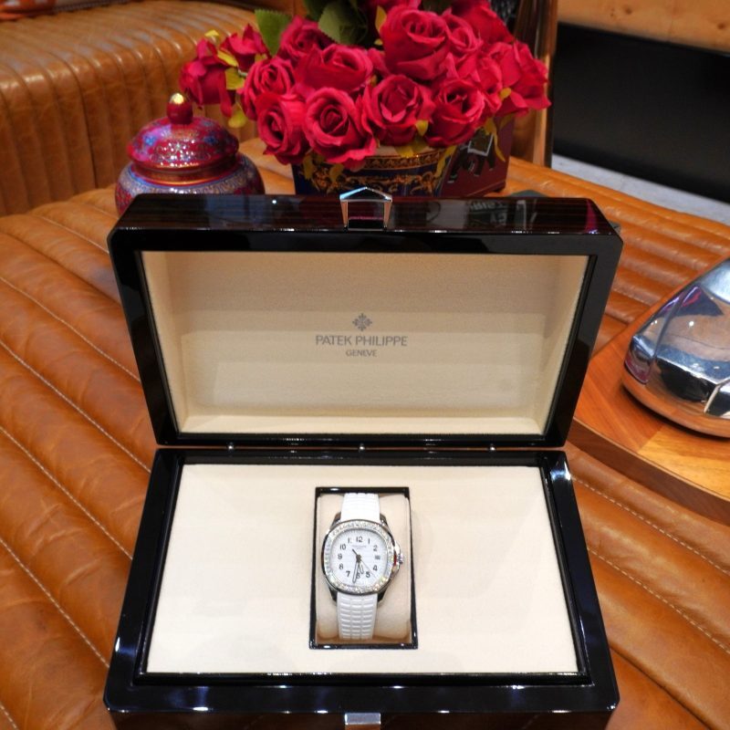 Pre-owned Patek Philippe Aquanaut Luce Stainless Steel 38.8mm White Dial Diamond Bezel 5267-200A-010