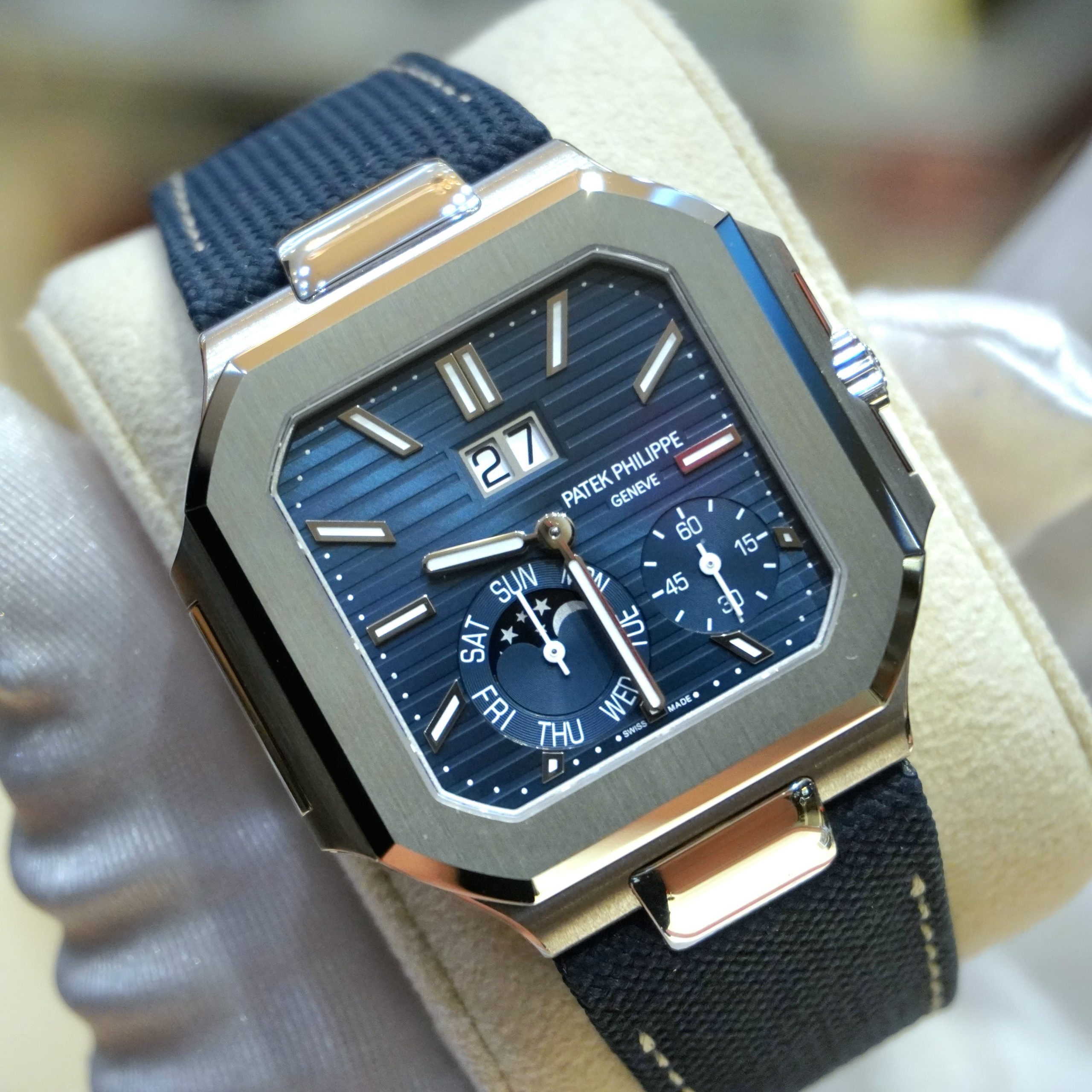 Pre-owned Patek Philippe Cubitus Grand Date Platinum 5822P-001