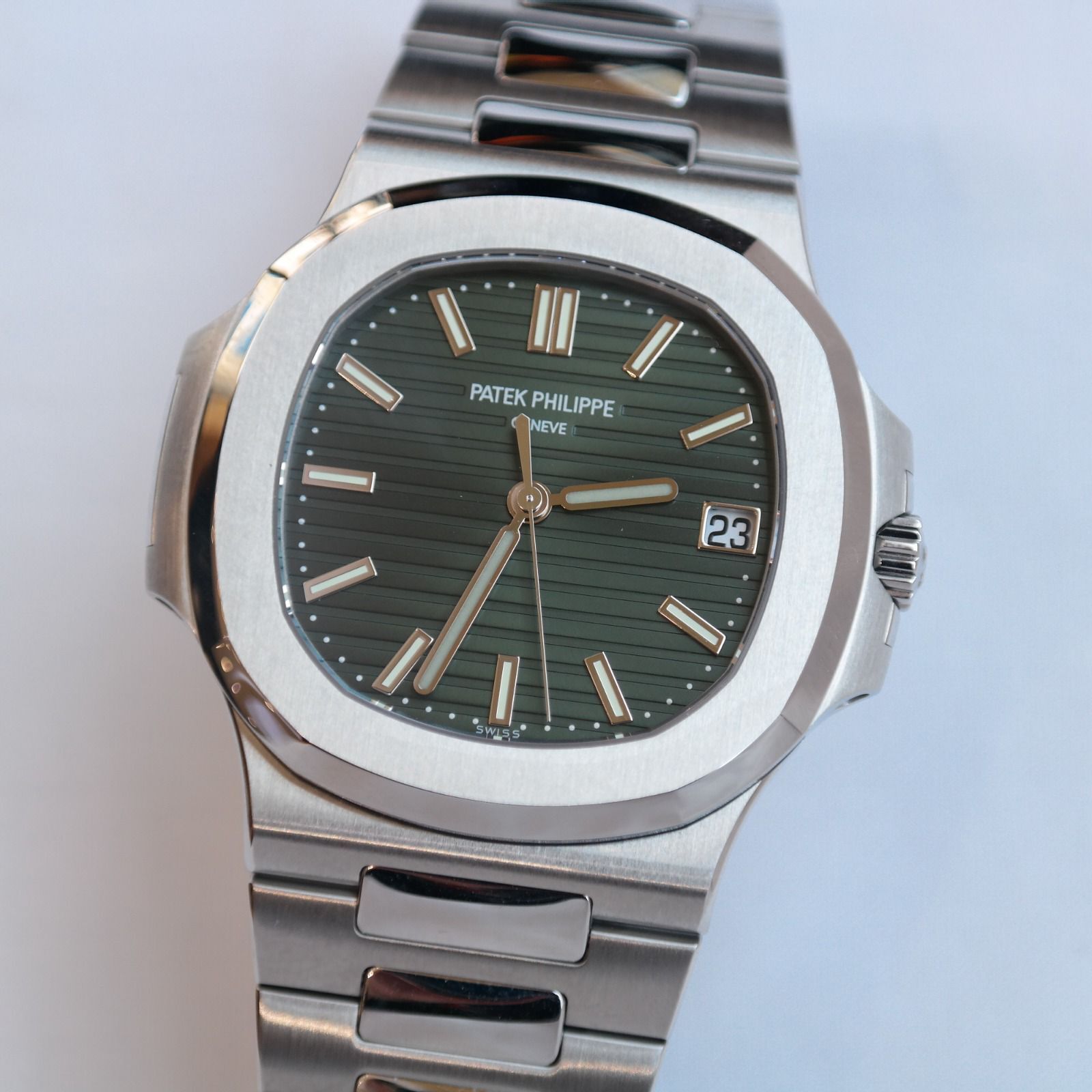 Pre-owned Patek Philippe Nautilus Stainless Steel 40mm Green Dial 5711/1A-014